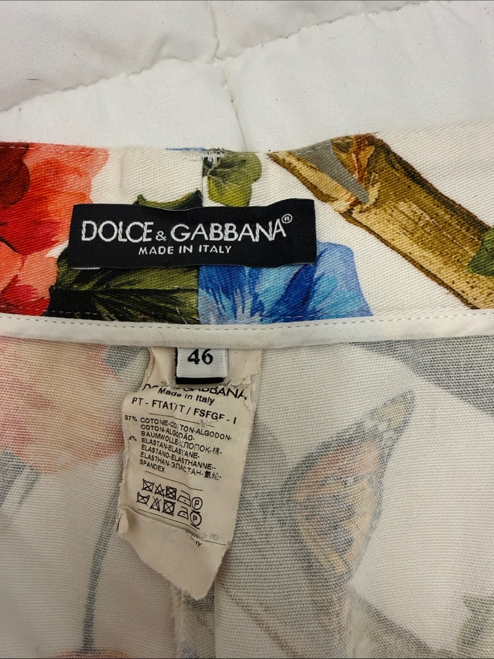 Dolce & Gabbana Floral Cropped Pants in White with Multicolor Blooms - Picture 2 of 4